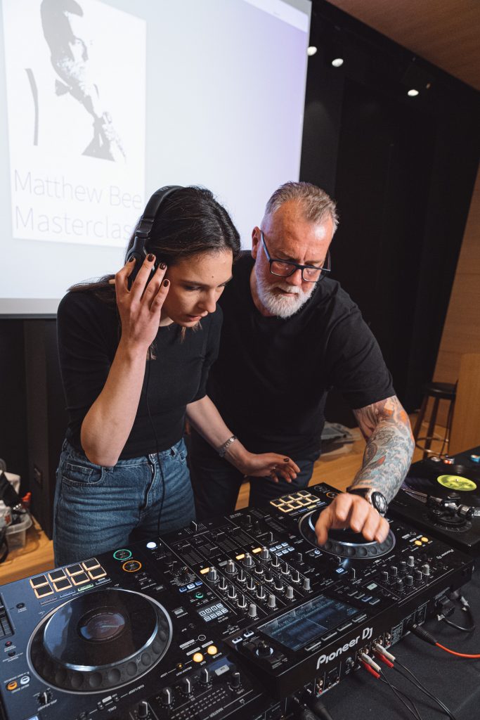 O DJ Masterclassu O DJ Masterclassu